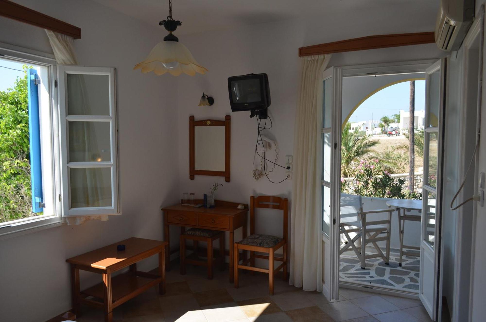 Akteon Hotel Logaras Rum bild